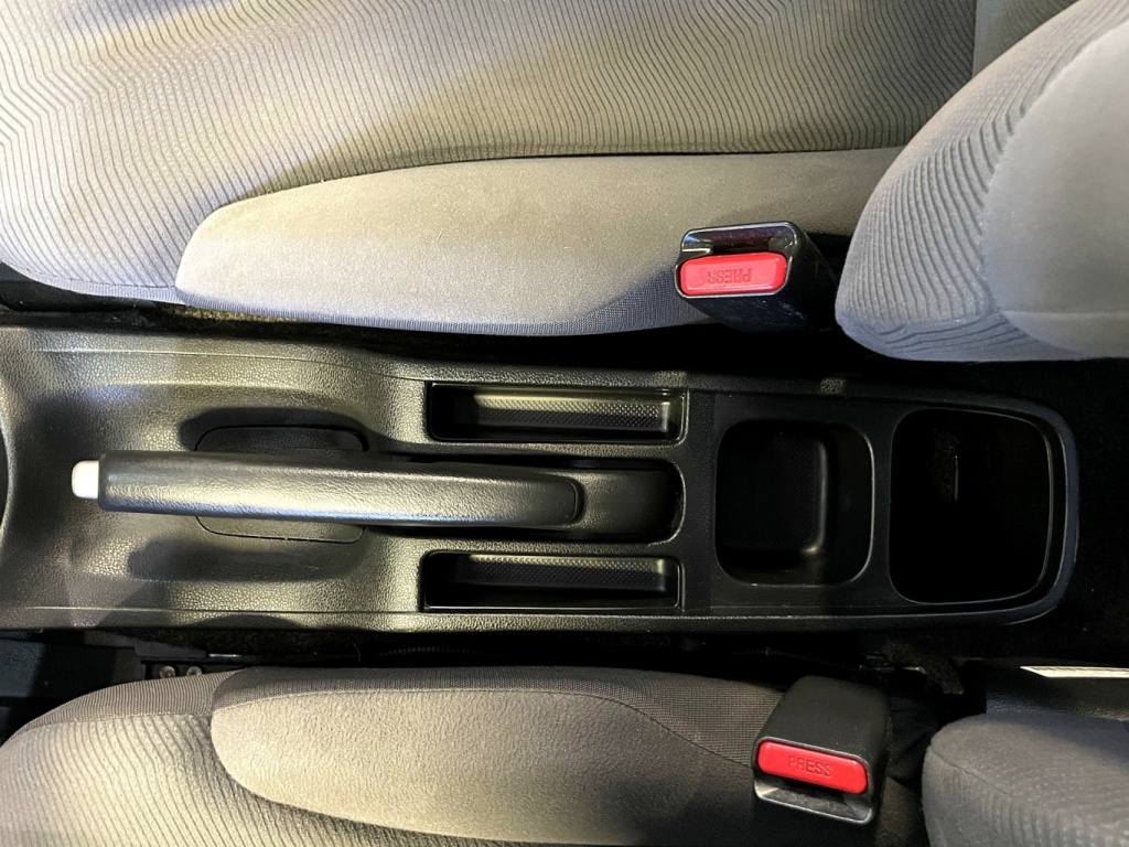 Honda Fit DX-A 2011 — photo 24