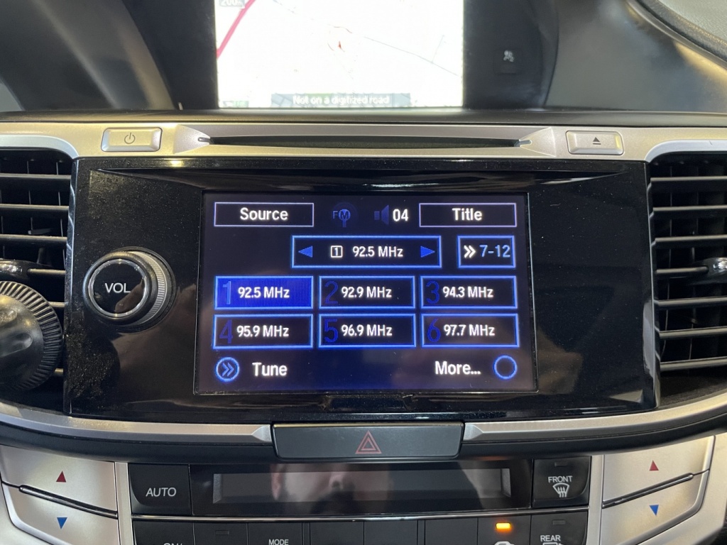 Honda Accord Touring 2015 — photo 25