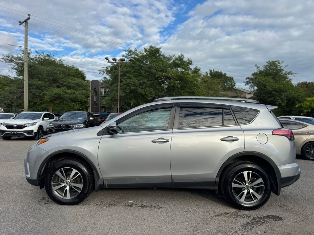 Toyota RAV4 LE 2018 — photo 13
