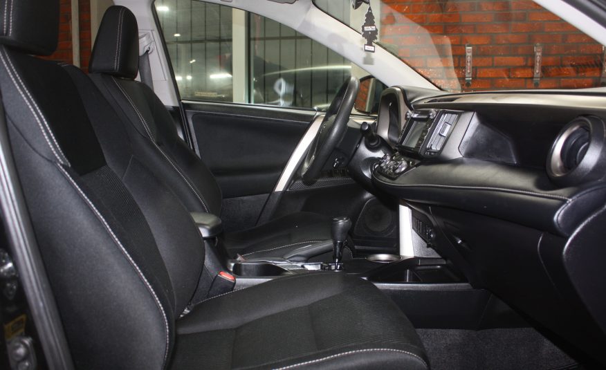 2013 TOYOTA RAV 4 XLE AWD — photo 8