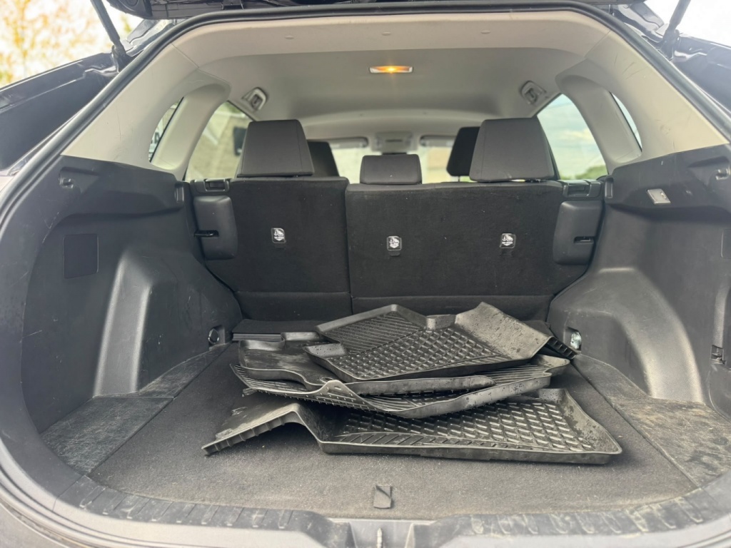 Toyota RAV4 LE 2021 — photo 13