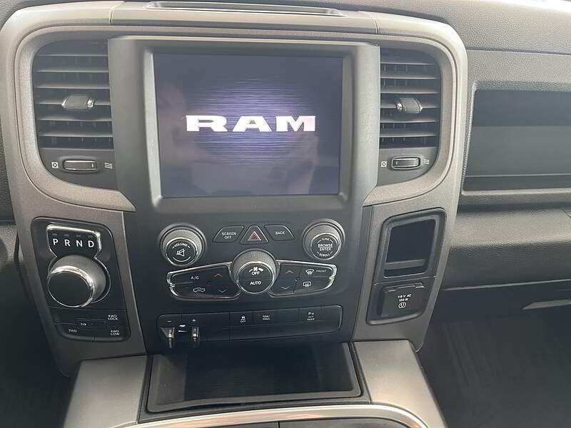 RAM 1500 Classic 2022 CLASSIQUE EXPRESS / MOTEUR 5.7L + CAMERA + BLUETOOTH +++ — photo 18