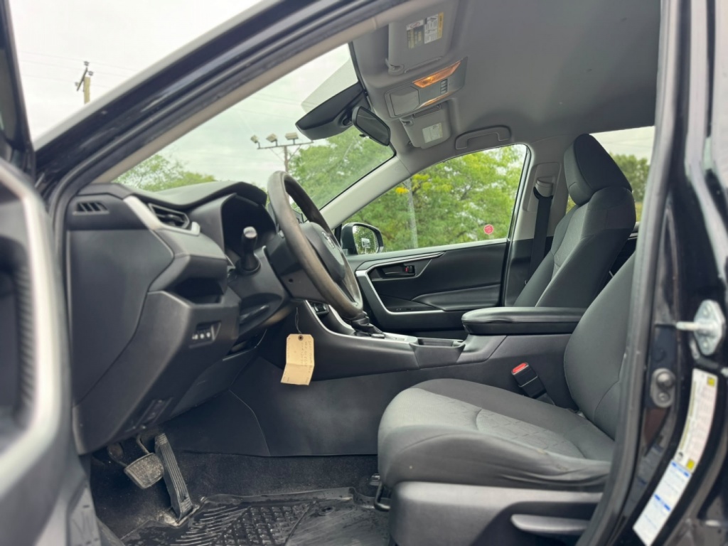 Toyota RAV4 LE hybride 2021 — photo 18