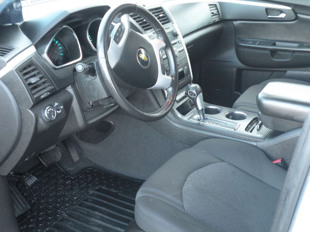 Chevrolet Traverse 2LT 2011 — photo 15