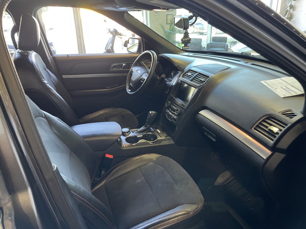 Ford Explorer XLT 2018 — photo 18