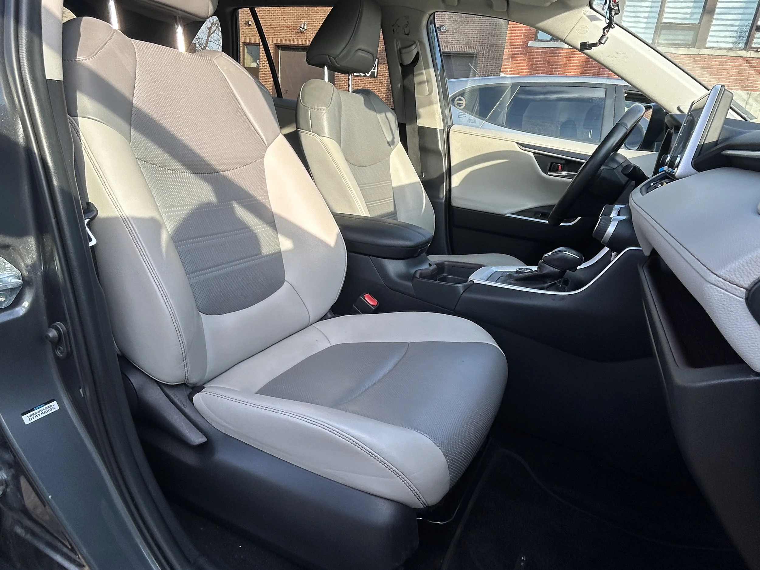 Toyota RAV4 Limited Hybrid 2021 — photo 11