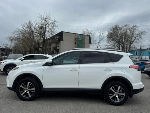 Toyota RAV4 LE 2018 — photo 10