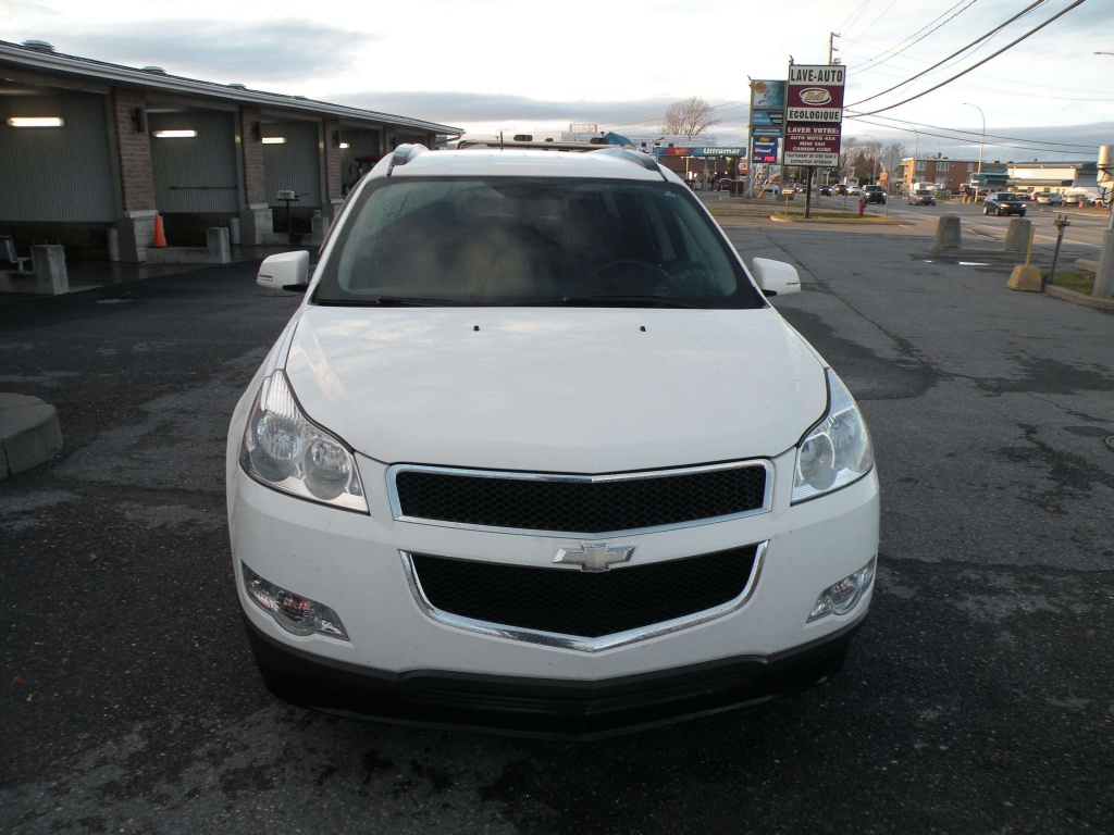 Chevrolet Traverse 2LT 2011 — photo 2