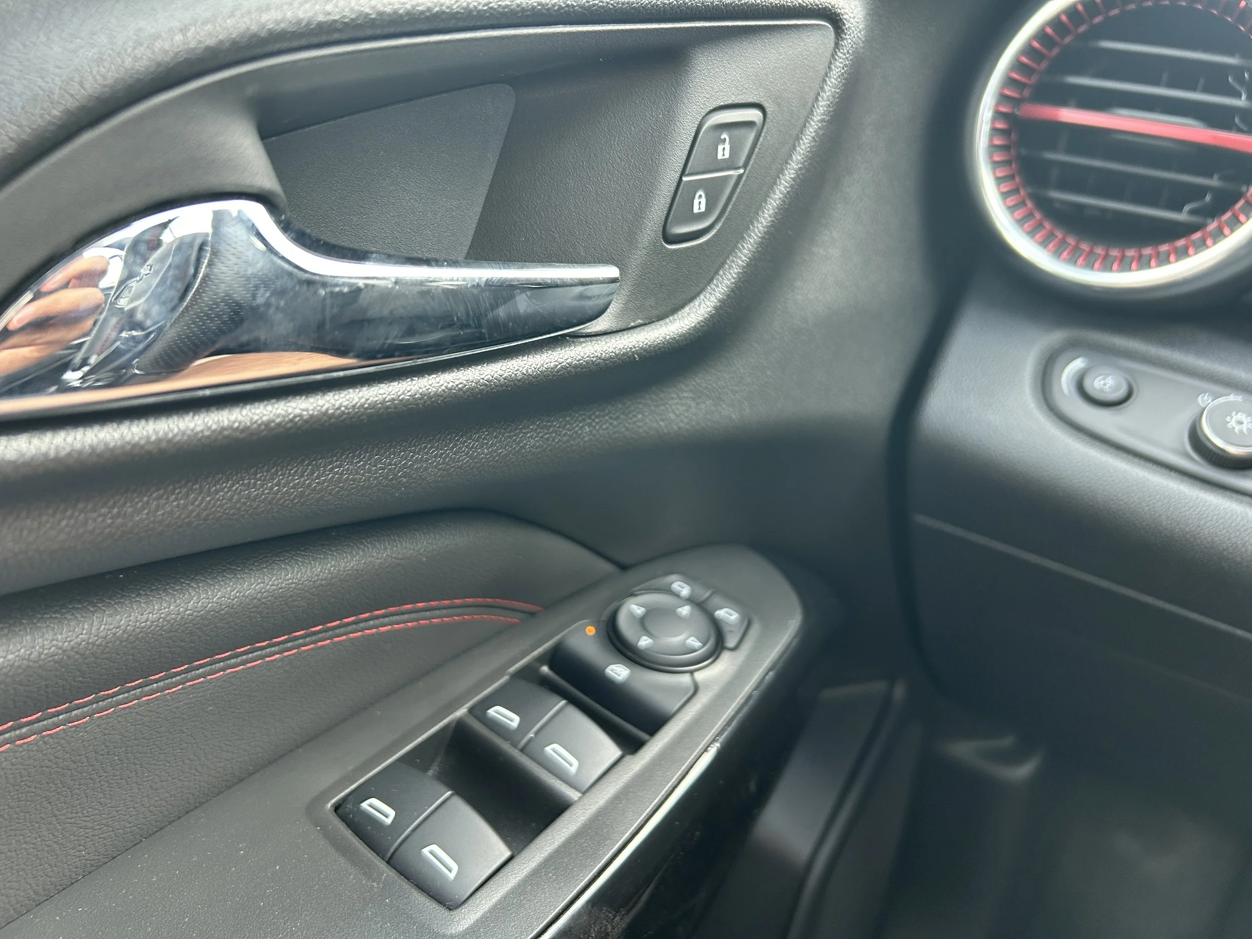 2025 Chevrolet Trax 2RS — photo 18