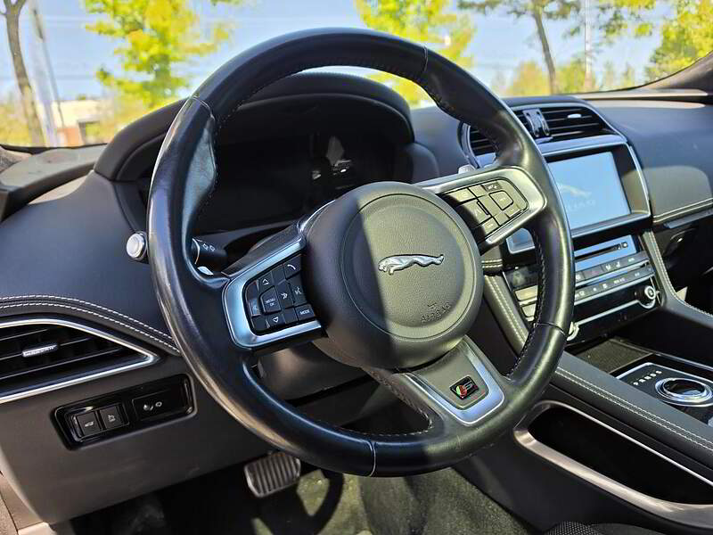 Jaguar F-PACE 2020 S / TOIT + GPS + CAMERA + CUIR + BLUETOOTH + BAS KM +++ — photo 9