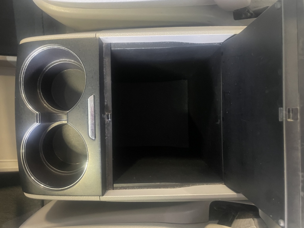 Toyota Sienna LE 2015 — photo 32