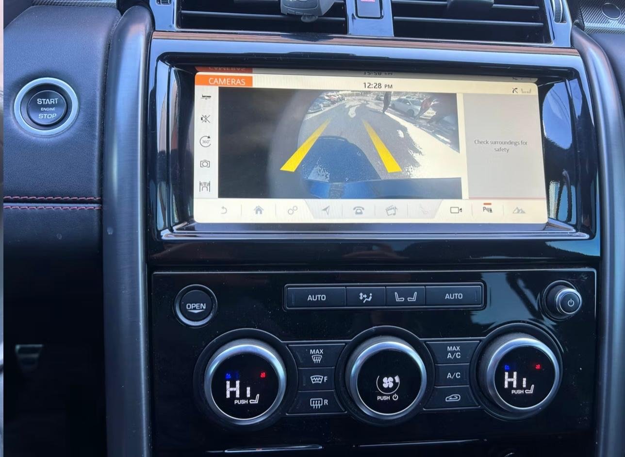 Land Rover Discovery 2017 — photo 16