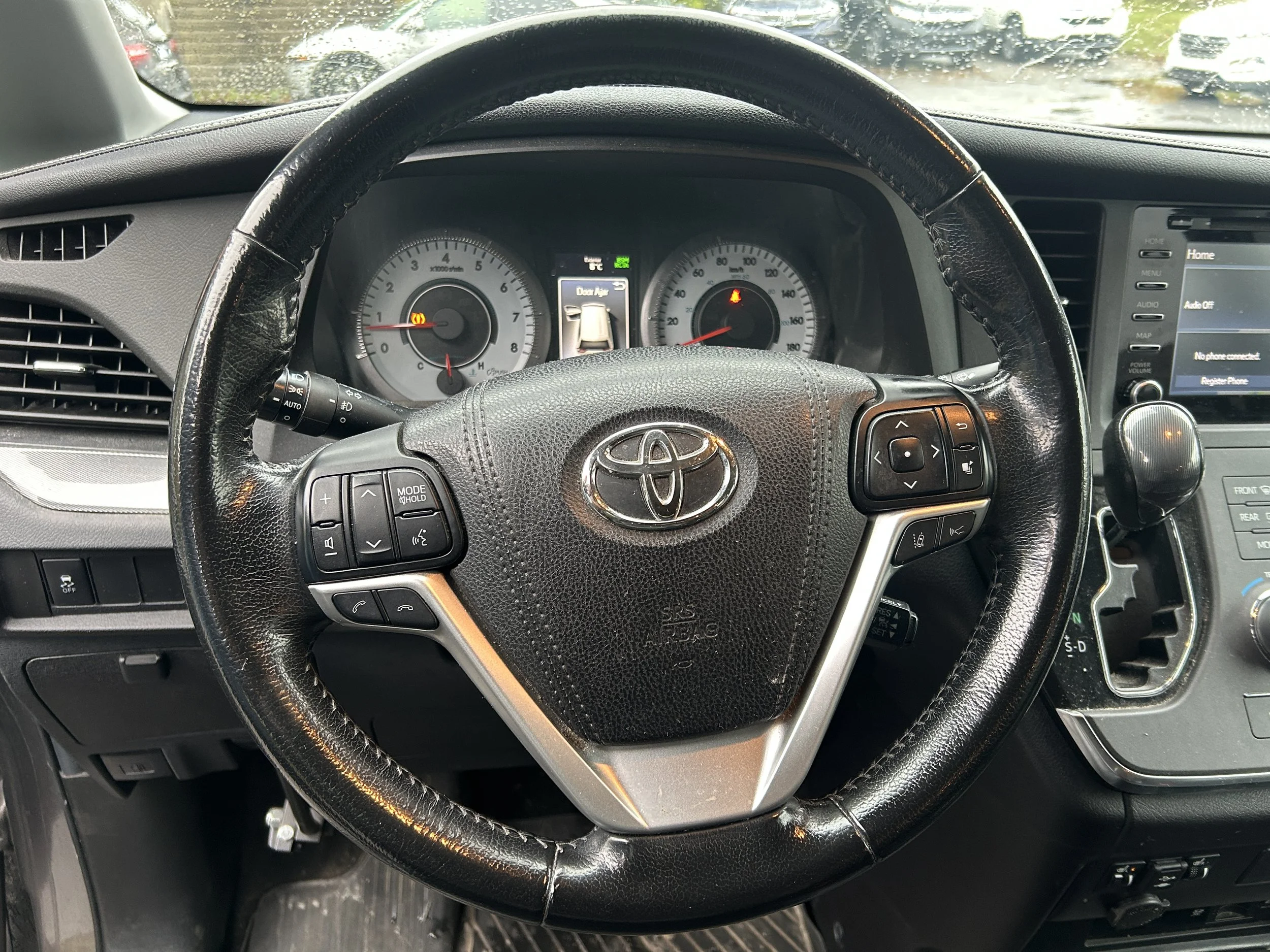 2018 Toyota Sienna SE — photo 13