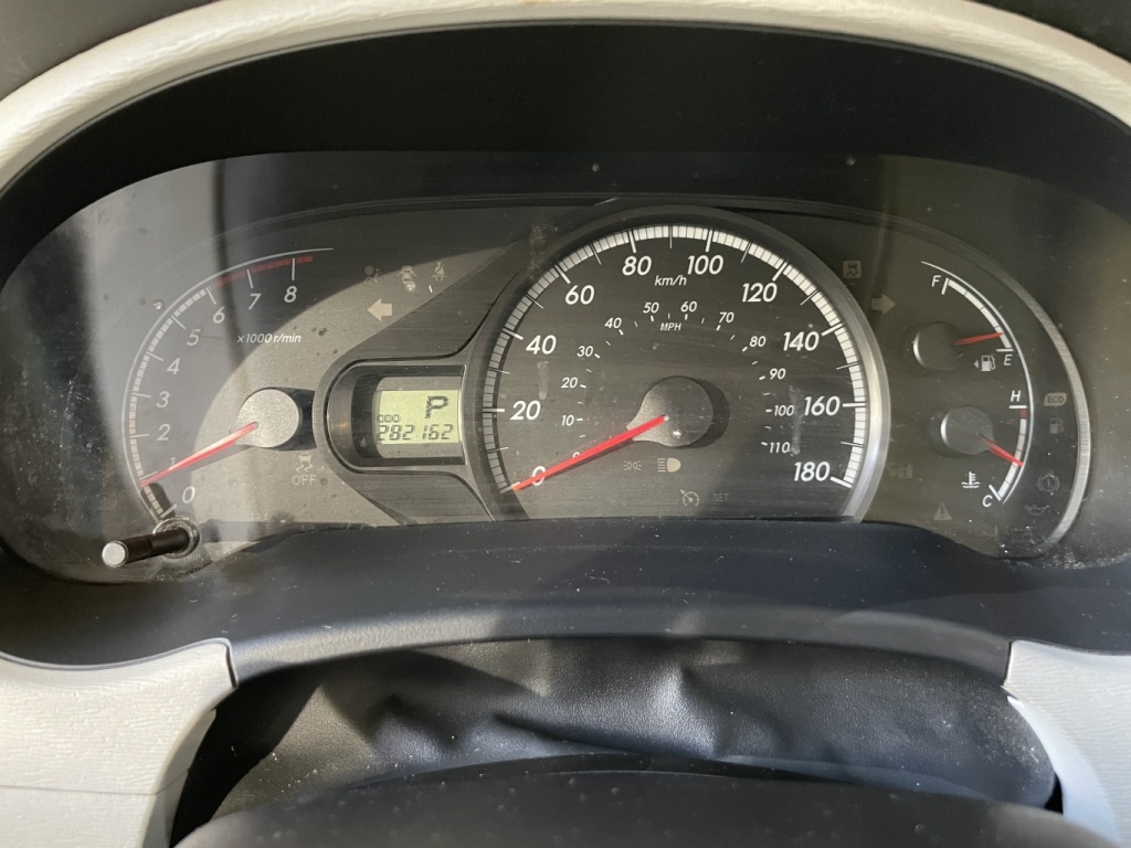 Toyota Sienna LE 2011 — photo 21