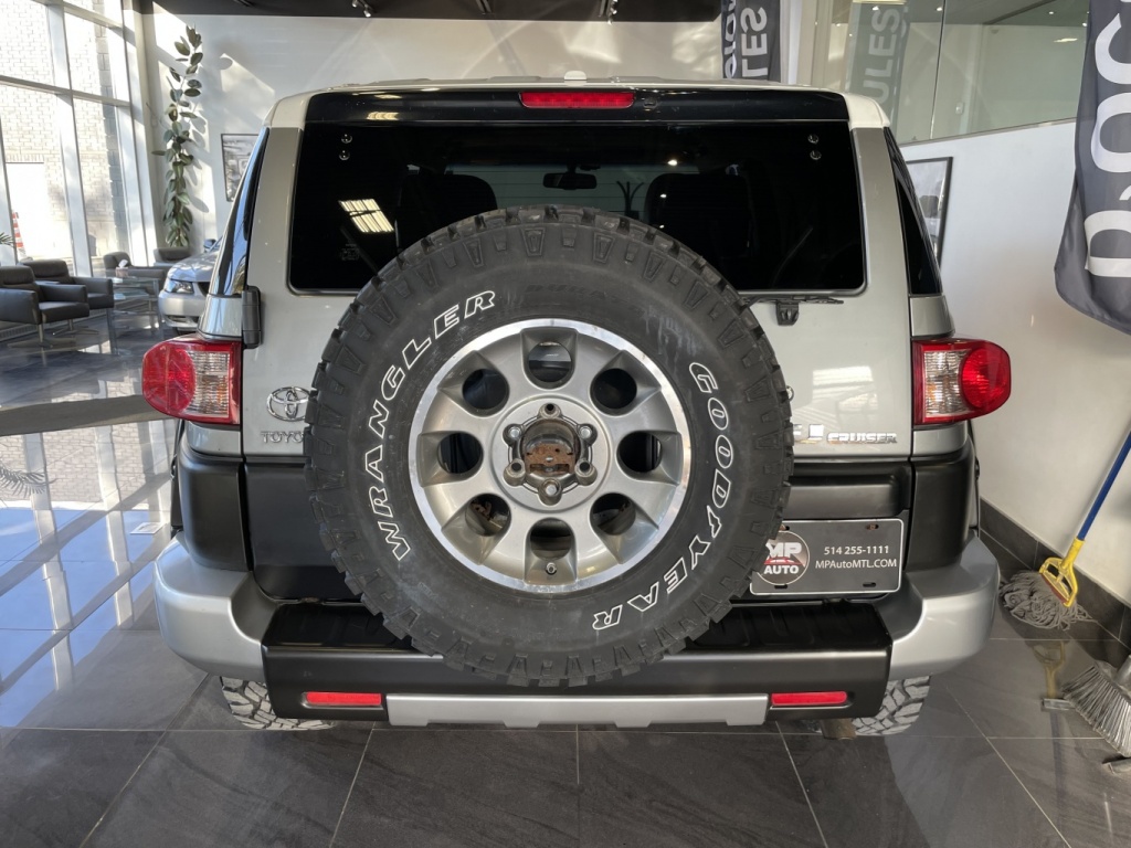 Toyota FJ Cruiser  2011 — photo 5