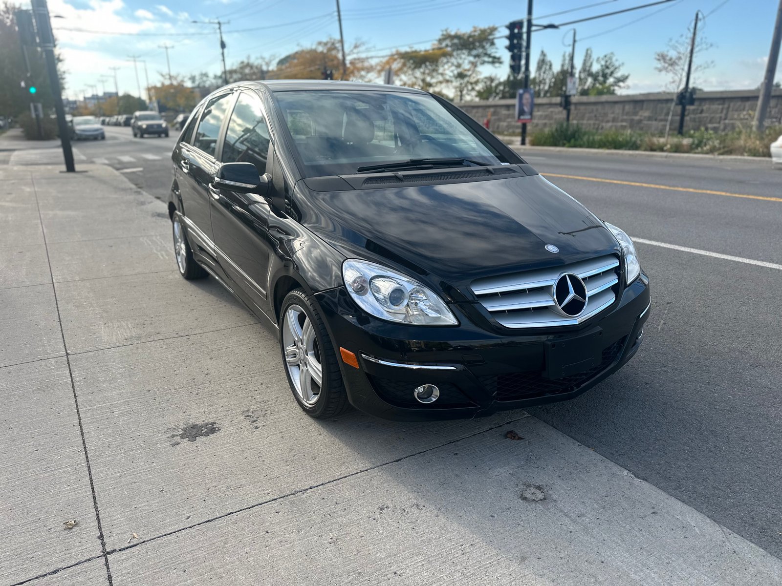 Mercedes-Benz B200 2011 — photo 7