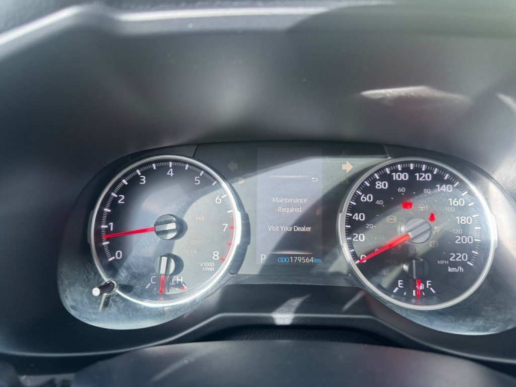 Toyota RAV4 LE 2019 — photo 16