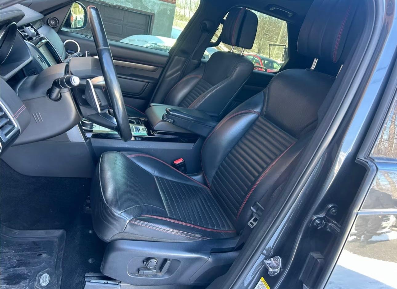 Land Rover Discovery 2017 — photo 11