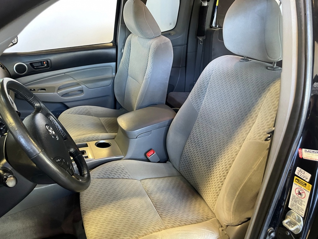 Toyota Tacoma  2011 — photo 14