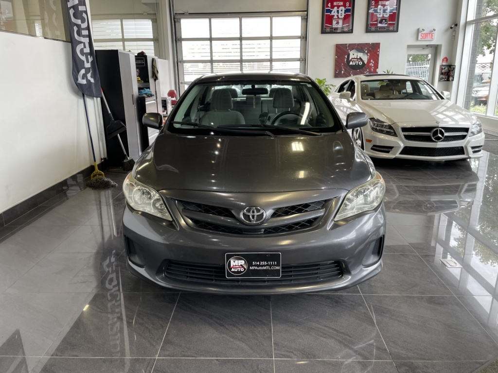 Toyota Corolla CE 2011 — photo 2
