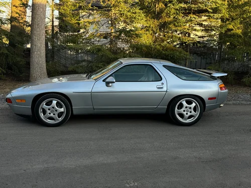 Porsche 928 GTS 1993 — photo 12