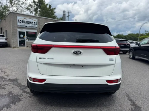 KIA Sportage LX 2017 — photo 7
