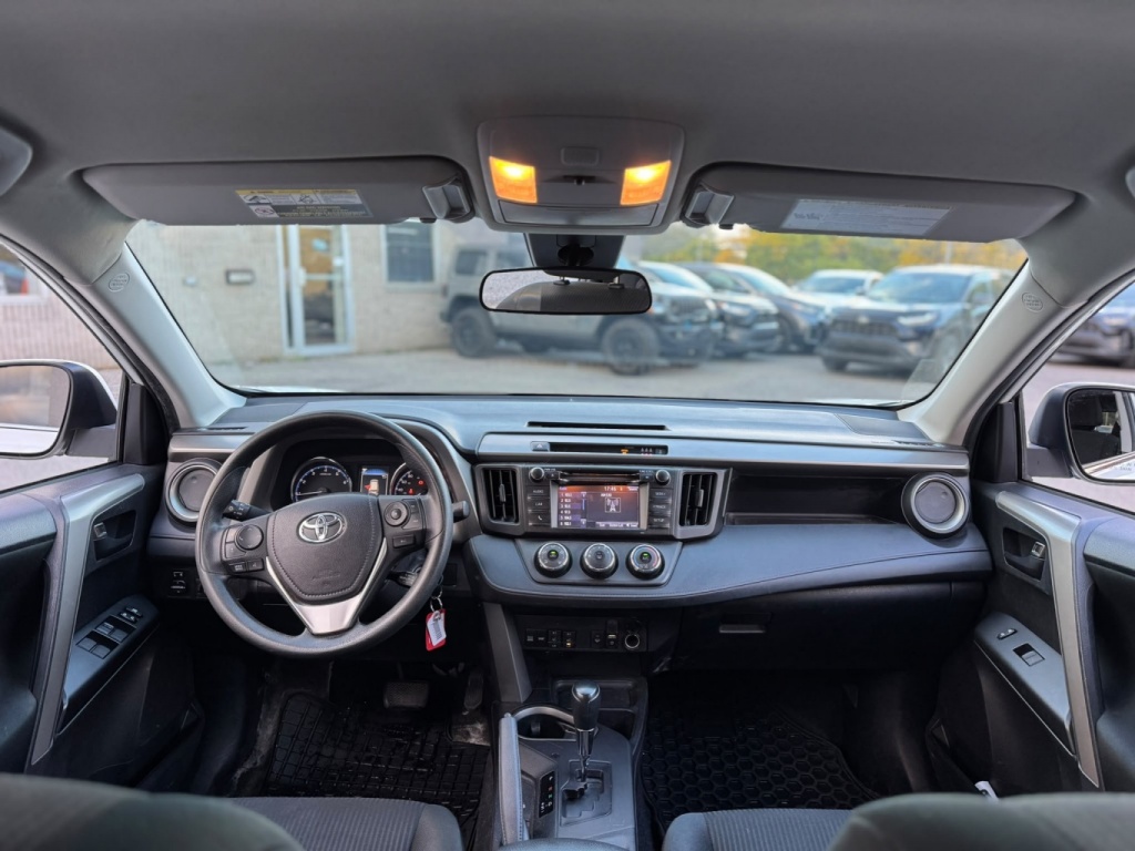 Toyota RAV4 LE 2018 — photo 14