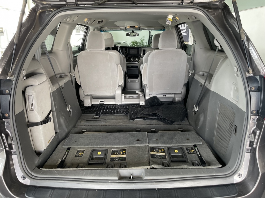 Toyota Sienna LE 2015 — photo 9