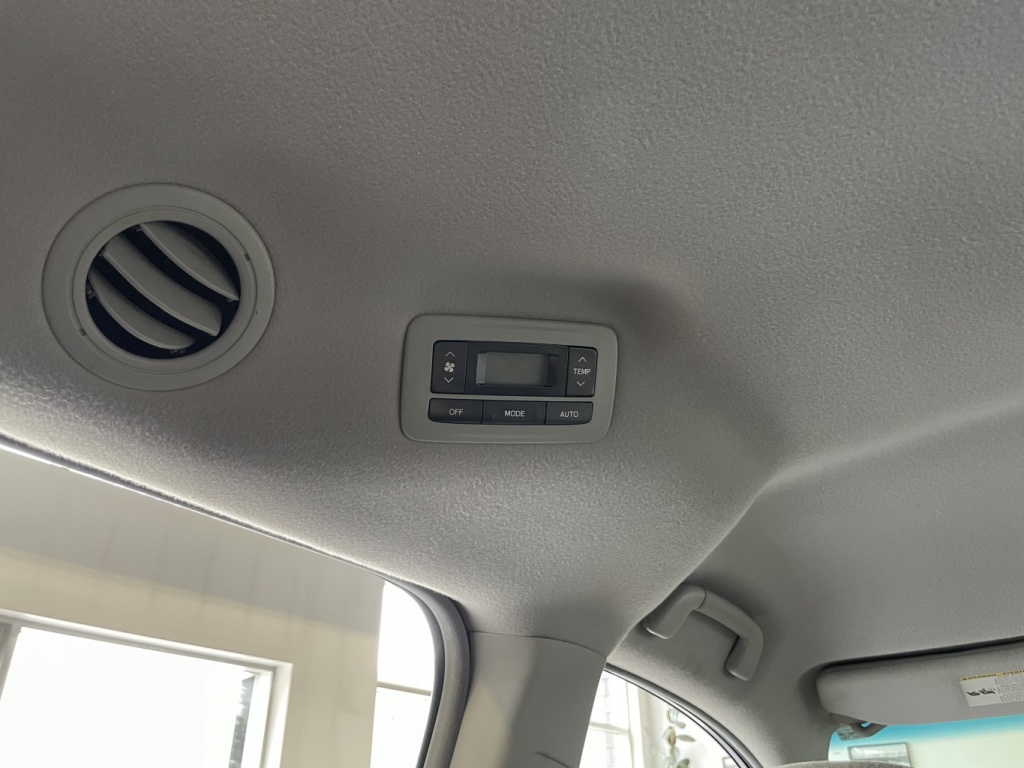Toyota Sienna LE 2014 — photo 34