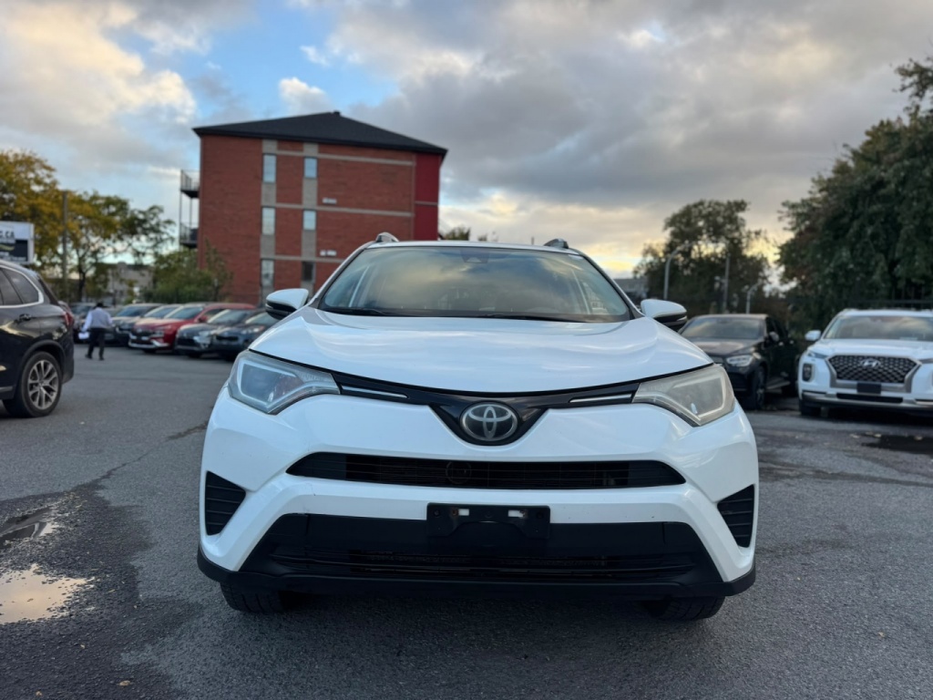 Toyota RAV4 LE 2018 — photo 2