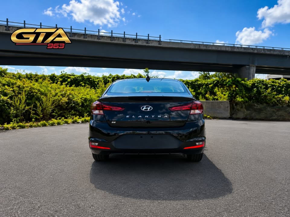2019 Hyundai Elantra — photo 9