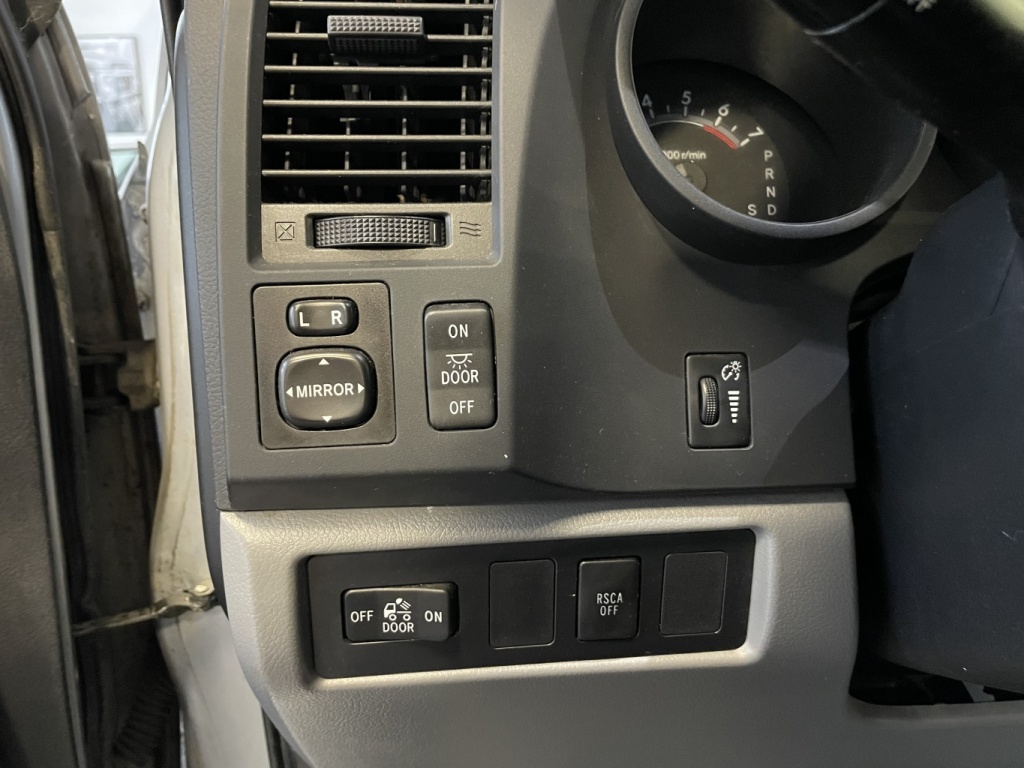 Toyota Tundra DLX 2008 — photo 19