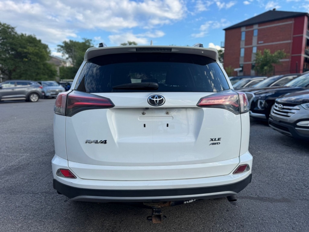 Toyota RAV4 XLE 2017 — photo 15