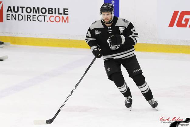 Peut être une image de ‎hockey et ‎texte : «&nbsp;‎Y3 س AUTOMOBILE ENDIRECT.COM H - 원(민츠츠 ممرر IG Ba BBLe Cи4eBMaKeHR Photographie Caral MaKcиx‎&nbsp;»‎‎
