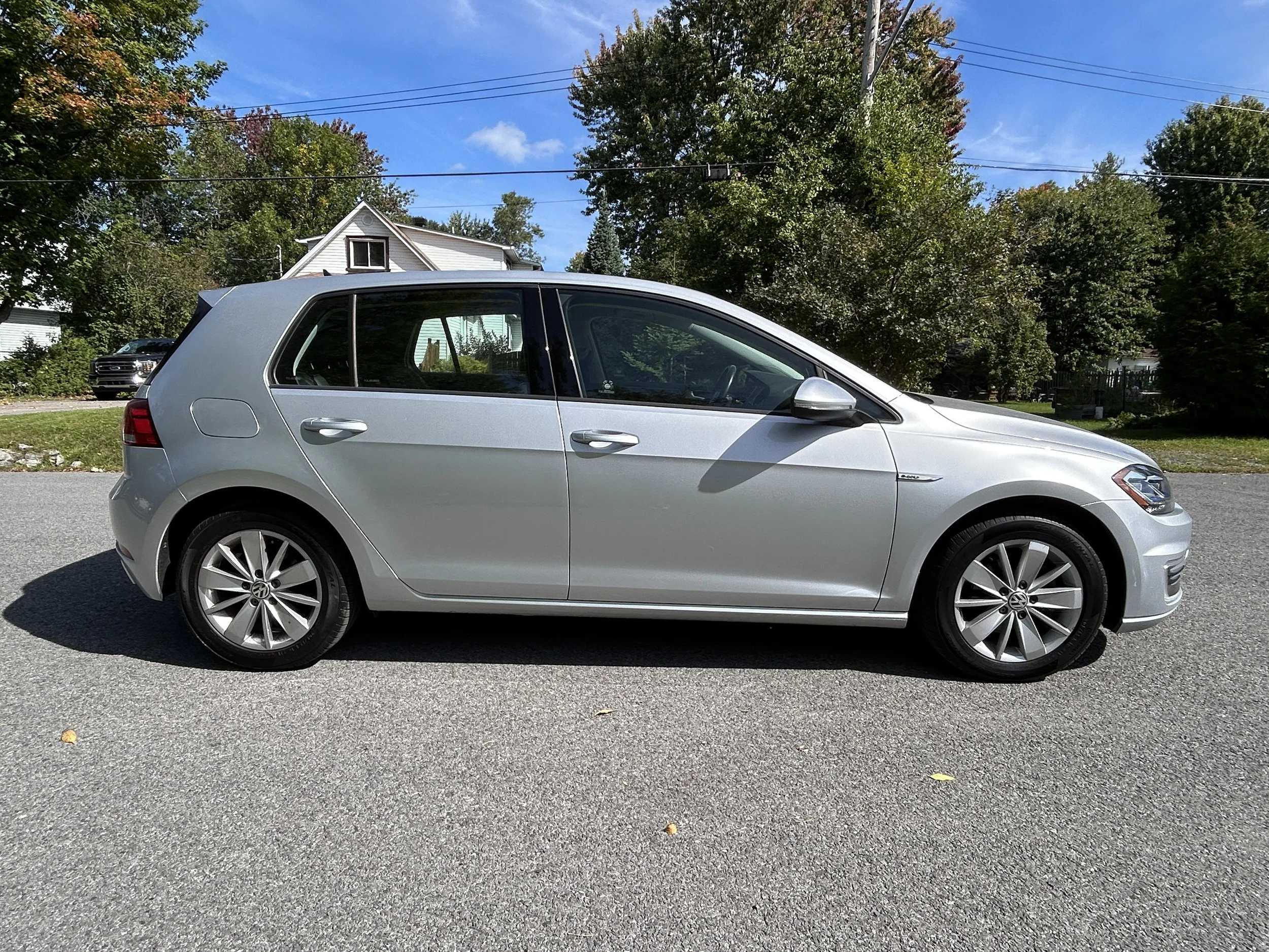 2019 Volkswagen e-Golf Comfortline — photo 4