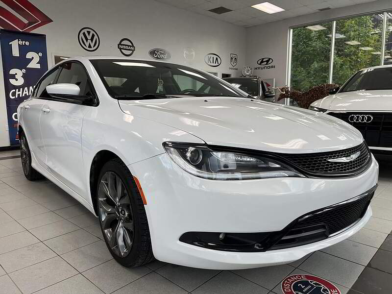 Chrysler 200 2016 S / TOIT PANO / CAMERA + CUIR + BLUETOOTH + BAS KM +++ — photo 3