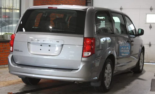 2015 DODGE GRAND CARAVAN STOW AND GO — photo 6