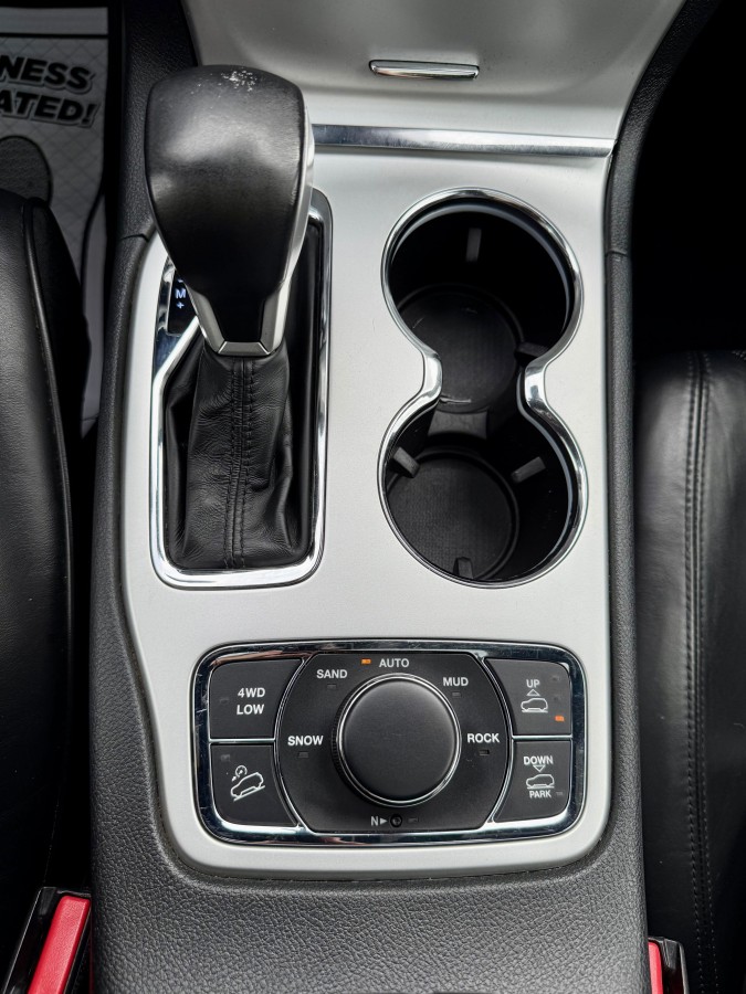 Jeep Grand Cherokee Overland V8 2016 — photo 12
