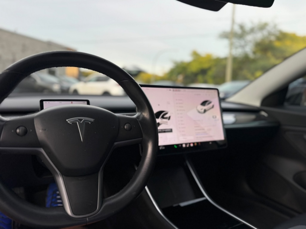 Tesla Model 3 Long Range Battery/Performance 2018 — photo 17