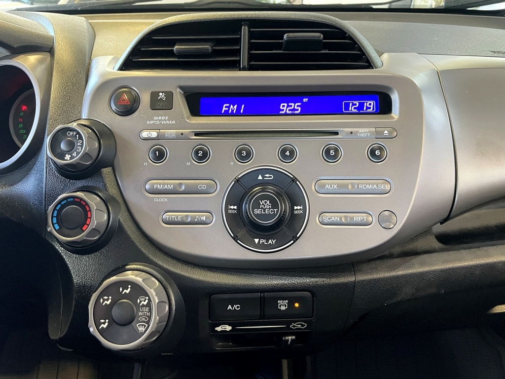Honda Fit DX-A 2011 — photo 18