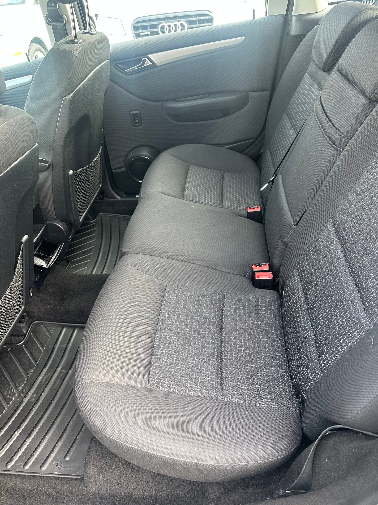 Mercedes-Benz B200 2011 — photo 13
