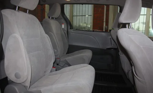 2017 TOYOTA SIENNA LE AWD — photo 8