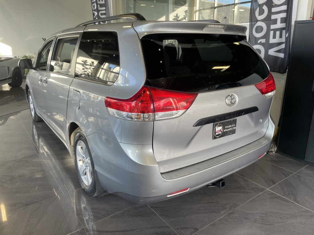 Toyota Sienna CE 2012 — photo 4