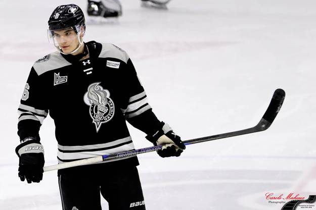 Peut être une image de hockey et texte