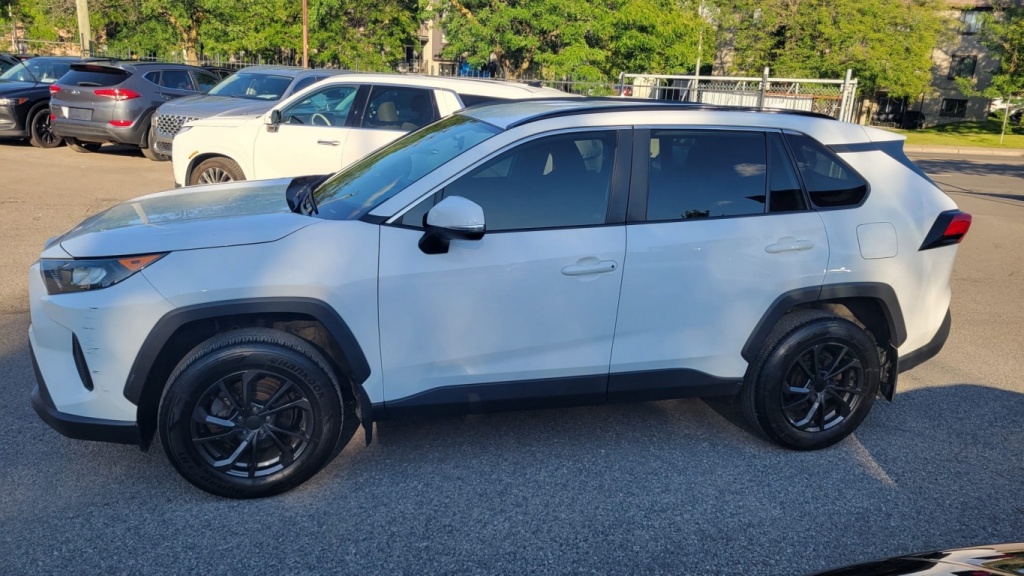 Toyota RAV4 LE 2020 — photo 5