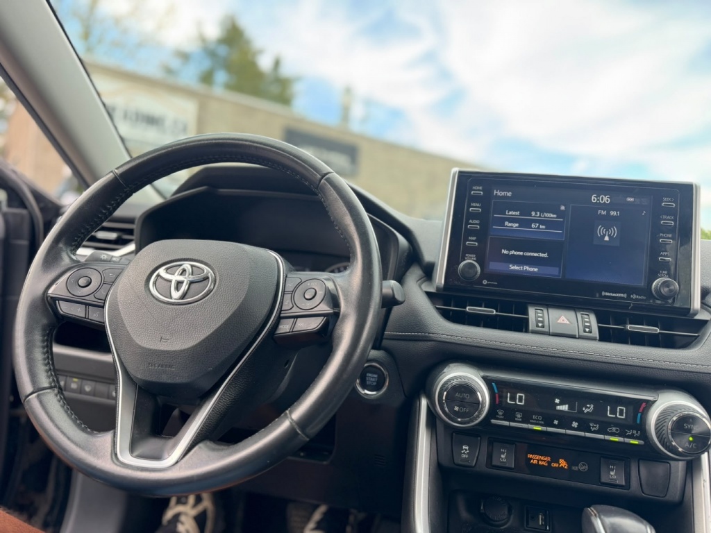 Toyota RAV4 XLE 2019 — photo 18