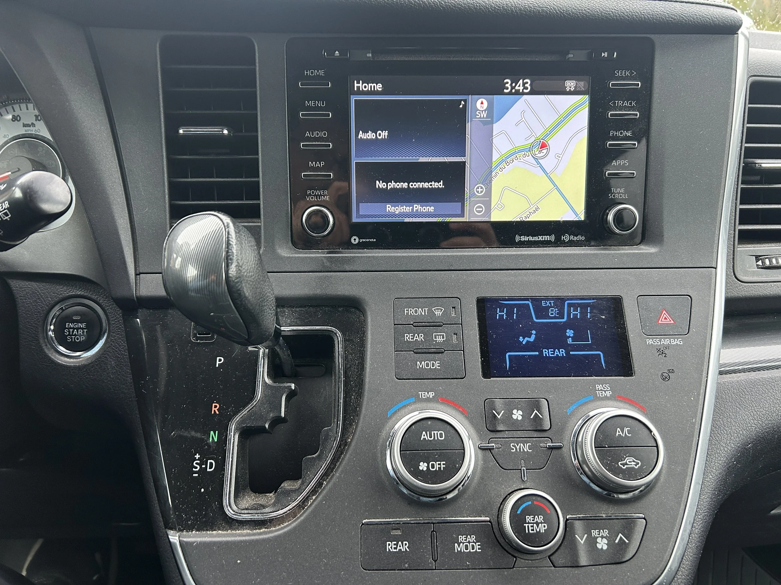2018 Toyota Sienna SE — photo 15