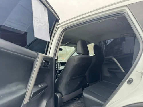 Toyota RAV4 LE 2018 — photo 12