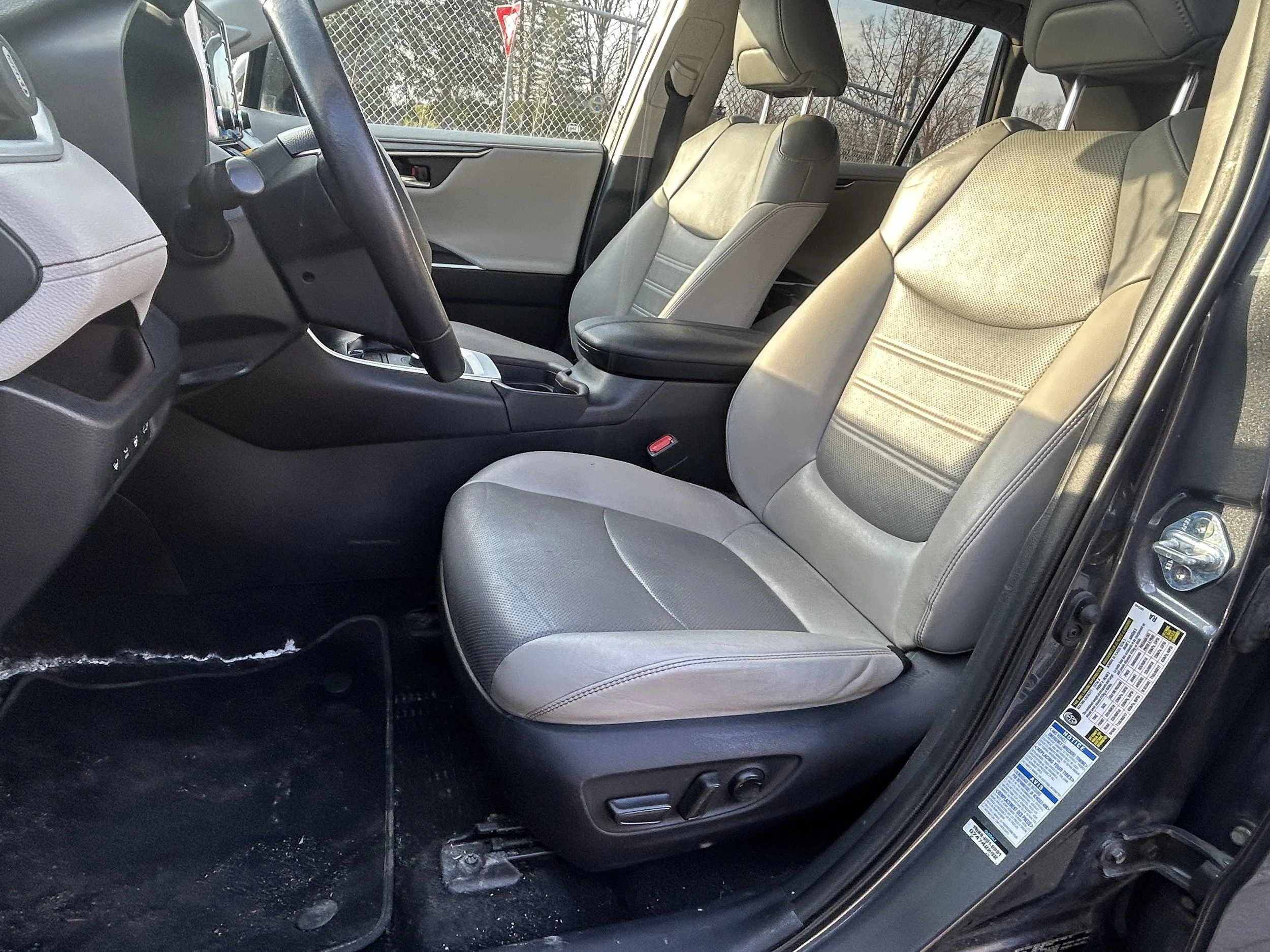 Toyota RAV4 Limited Hybrid 2021 — photo 10