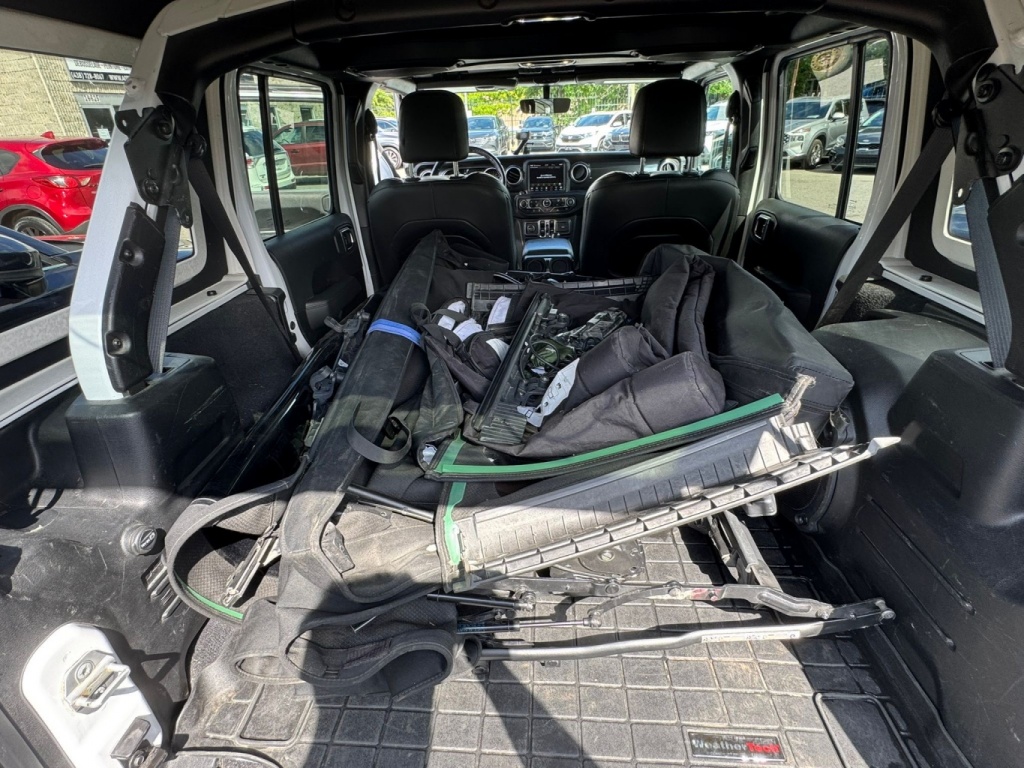Jeep Wrangler Sport Altitude 2021 — photo 12